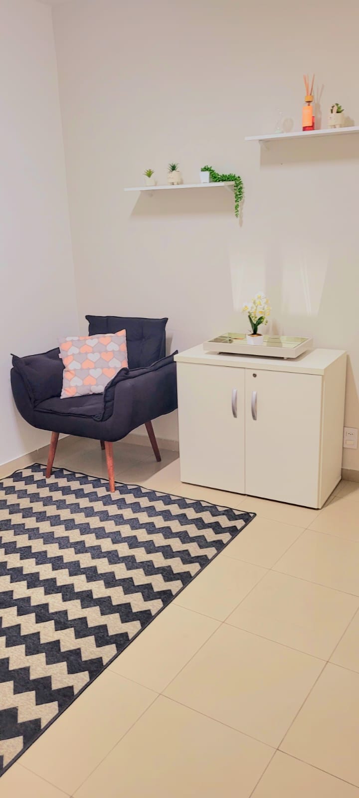 Poltrona com tapete chevron